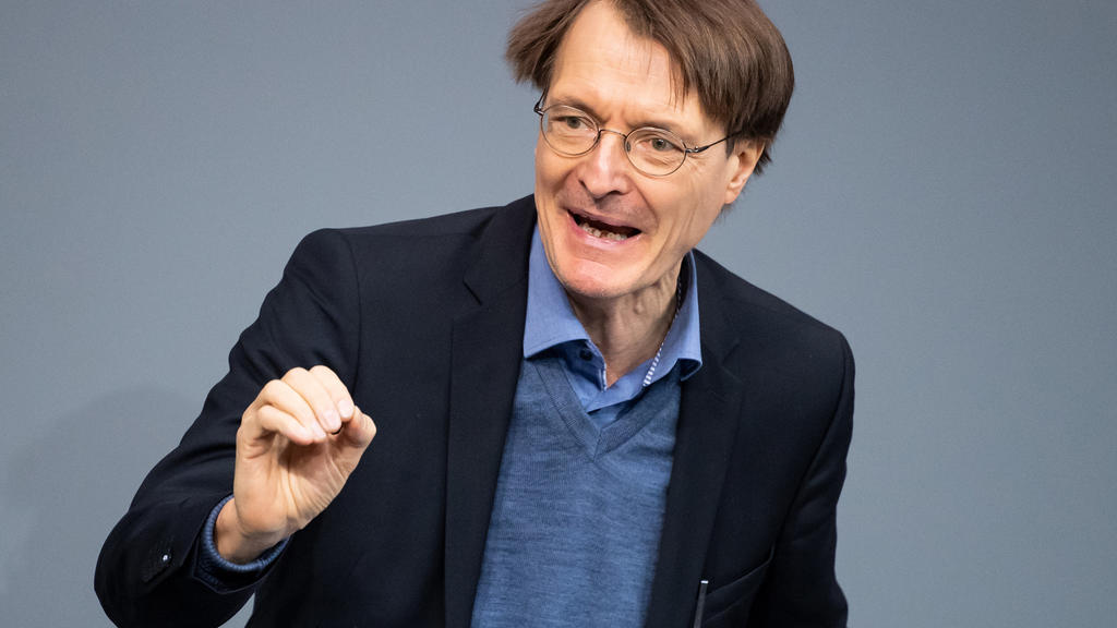 ARCHIV - 28.11.2019, Berlin: Karl Lauterbach (SPD) spricht bei der Haushalts-Beratung des Etats vom Bundesministerium für Justiz und Verbraucherschutz im Deutschen Bundestag. Der SPD-Gesundheitsexperte Karl Lauterbach hat nach dem Bekanntwerden von d