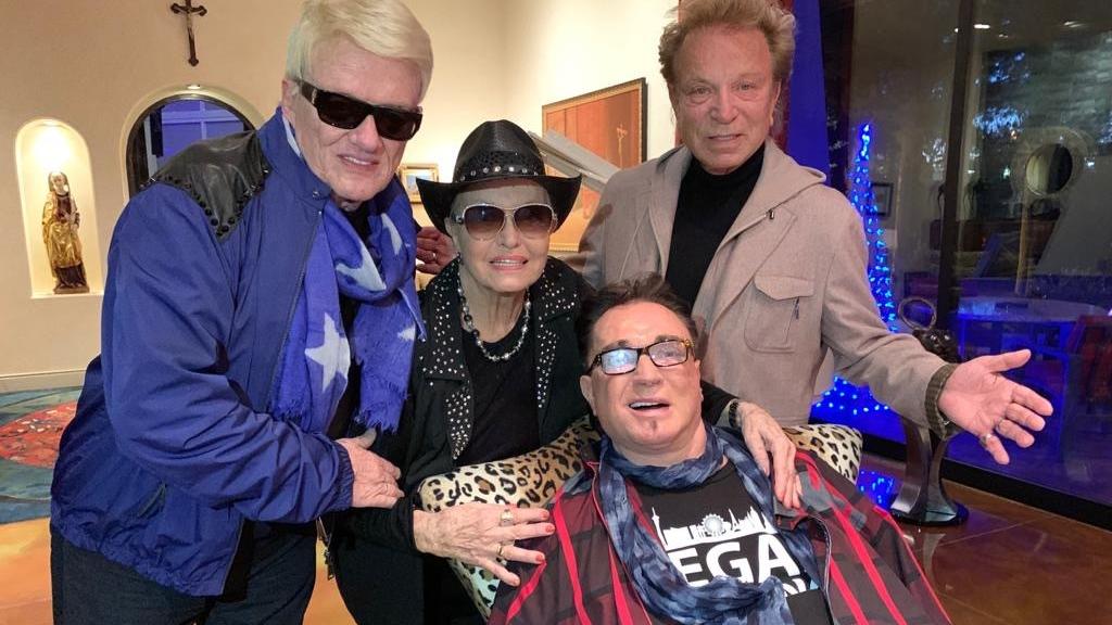 Das letzte gemeinsame Foto, entstand bei Heinos 80. Geburtstag im Dezember 2018 in Las Vegas. (v.l.n.r.: Heino, Ehefrau Hannelore Kramm, Roy Horn, Siegfried Fischbacher)