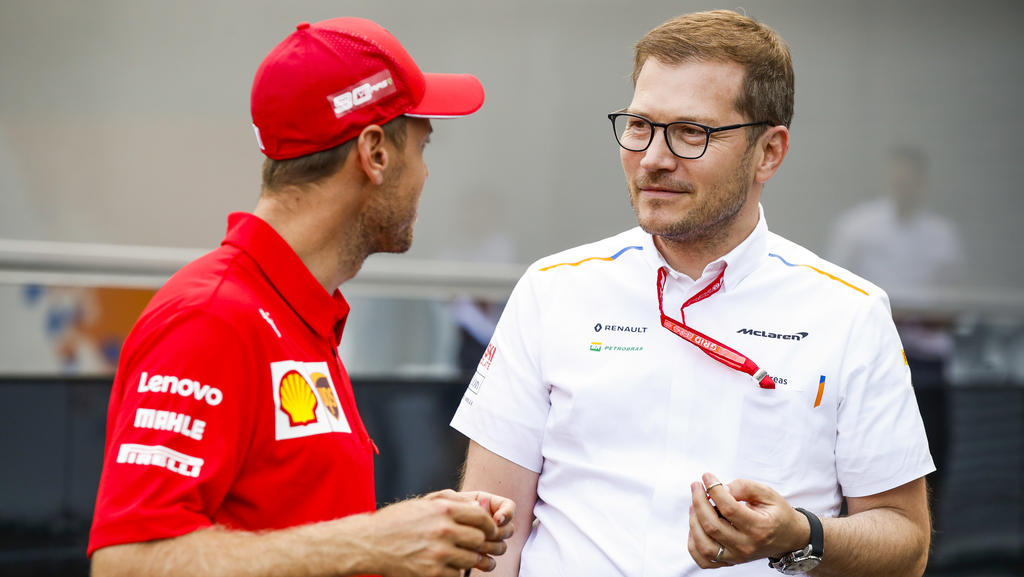 Andreas Seidl und Sebastian Vettel im Gespräch