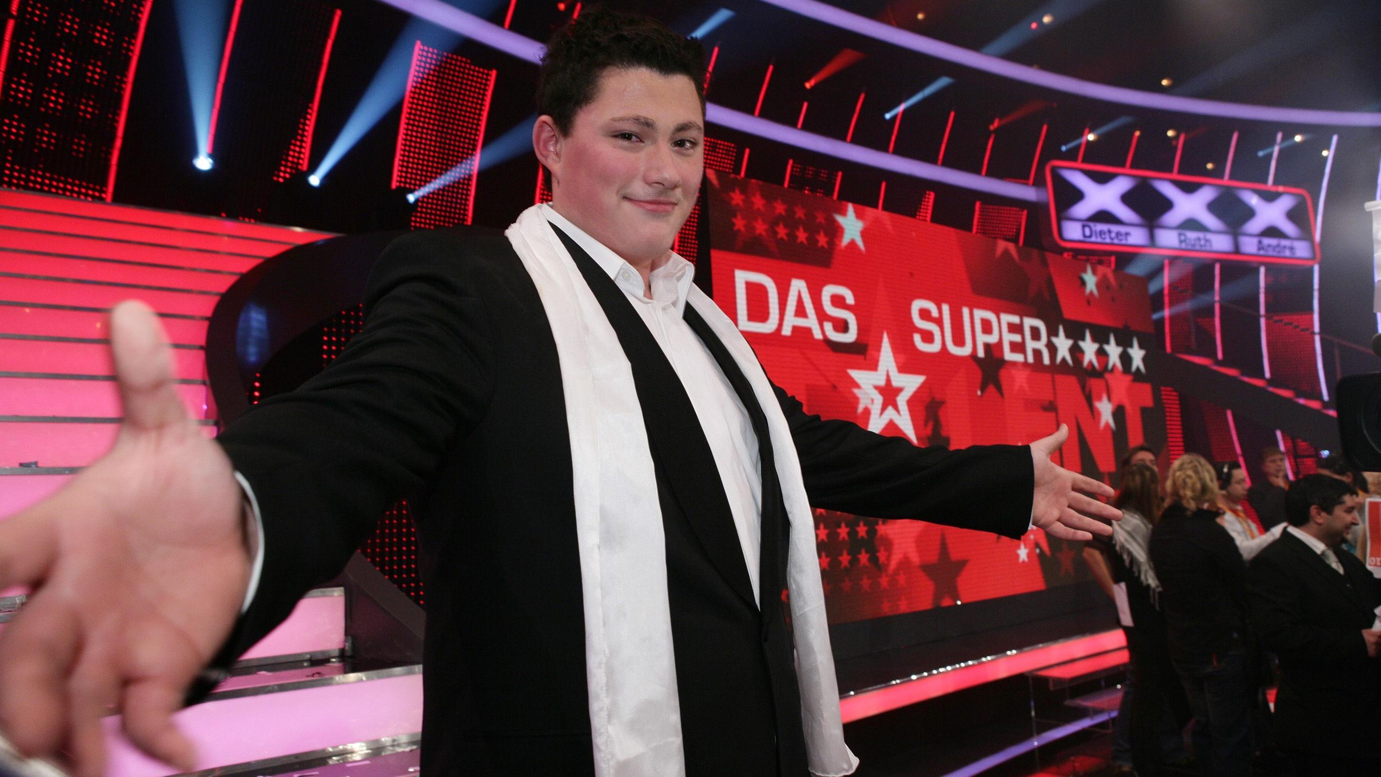 Ricardo Marinello holt sich den Titel "Das Supertalent" und gewinnt die 100.000 Euro Siegprämie.