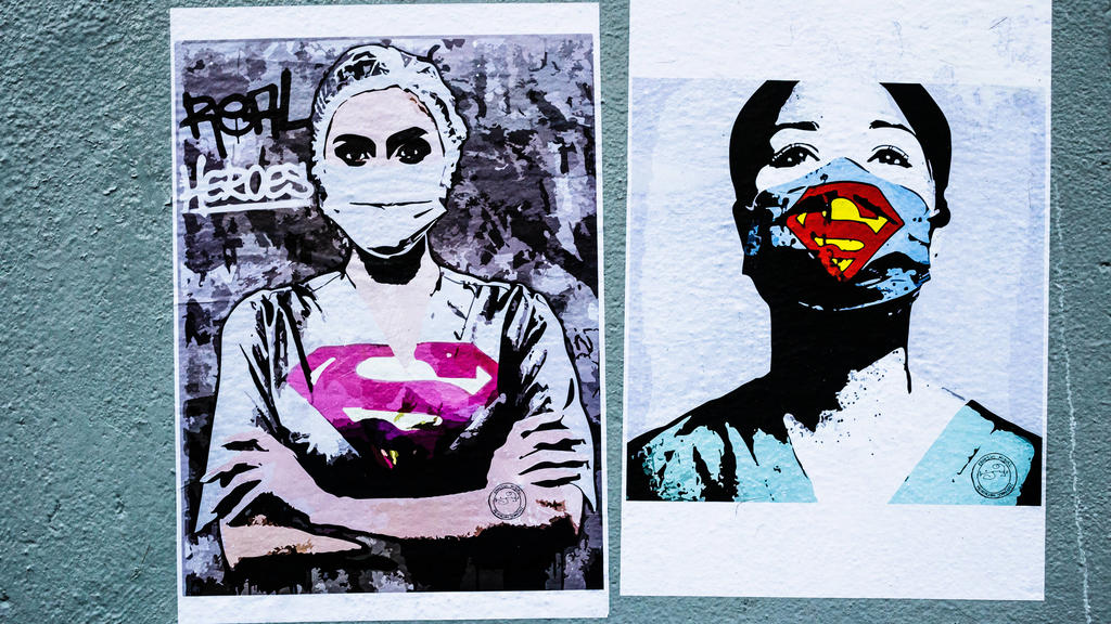 News Bilder des Tages FRANCE - STREET ART IN HOMAGE OF MEDICAL STAFF IN PARIS Street art posters in homage to the medical staff stuck on an outside wall of the Tenon hospital in the 20th district. Daily illustration made outoor during the Coronavirus