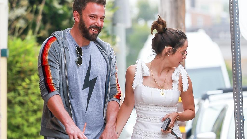 Farbt Ben Affleck 47 Seinen Bart Fur Seine Junge Flamme Ana De Amis