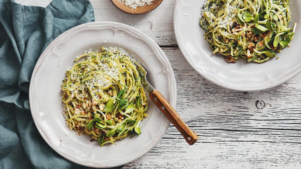 Spaghetti mit grünem Pesto