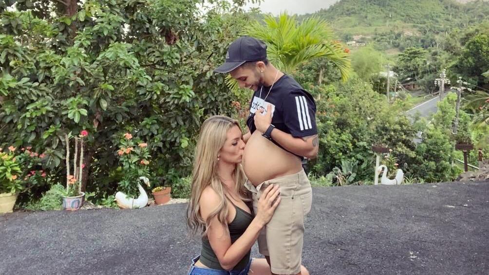 Danna Sultana und ihr schwangerer Ehemann Esteban Landrau