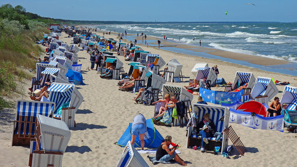 Pfingstsonntag nach der Lockerung in Mecklenburg / Vorpommern, als hätte es nie Corona gegeben. Urlauber und Einheimische hier in Zinnowitz auf der Insel Usedom. 31.05.2020 in Zinnowitz Coronavirus *** Whit Sunday after the relaxation in Mecklenburg