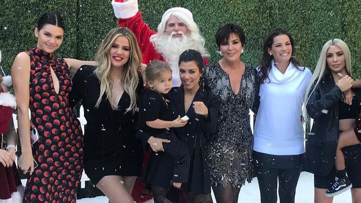 Die Kardashian-Jenner-Familie teilt ihr Leben in der Reality-Serie „Keeping up with the Kardashians“ mit der Welt. 