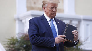  United States President Donald J. Trump poses with a bible outside St. John s Episcopal Church after delivering remarks in the Rose Garden at the White House in Washington, DC, USA, 01 June 2020. Trump addressed the nationwide protests following the death of George Floyd in police custody. PUBLICATIONxNOTxINxUSA Copyright: xShawnxThewx/xPoolxviaxCNPx/MediaPunchx
