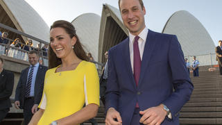 „William sagt, ich sehe aus wie eine Banane“, soll Kate damals einer Fan in Sydney über ihren gelben Look verraten haben.