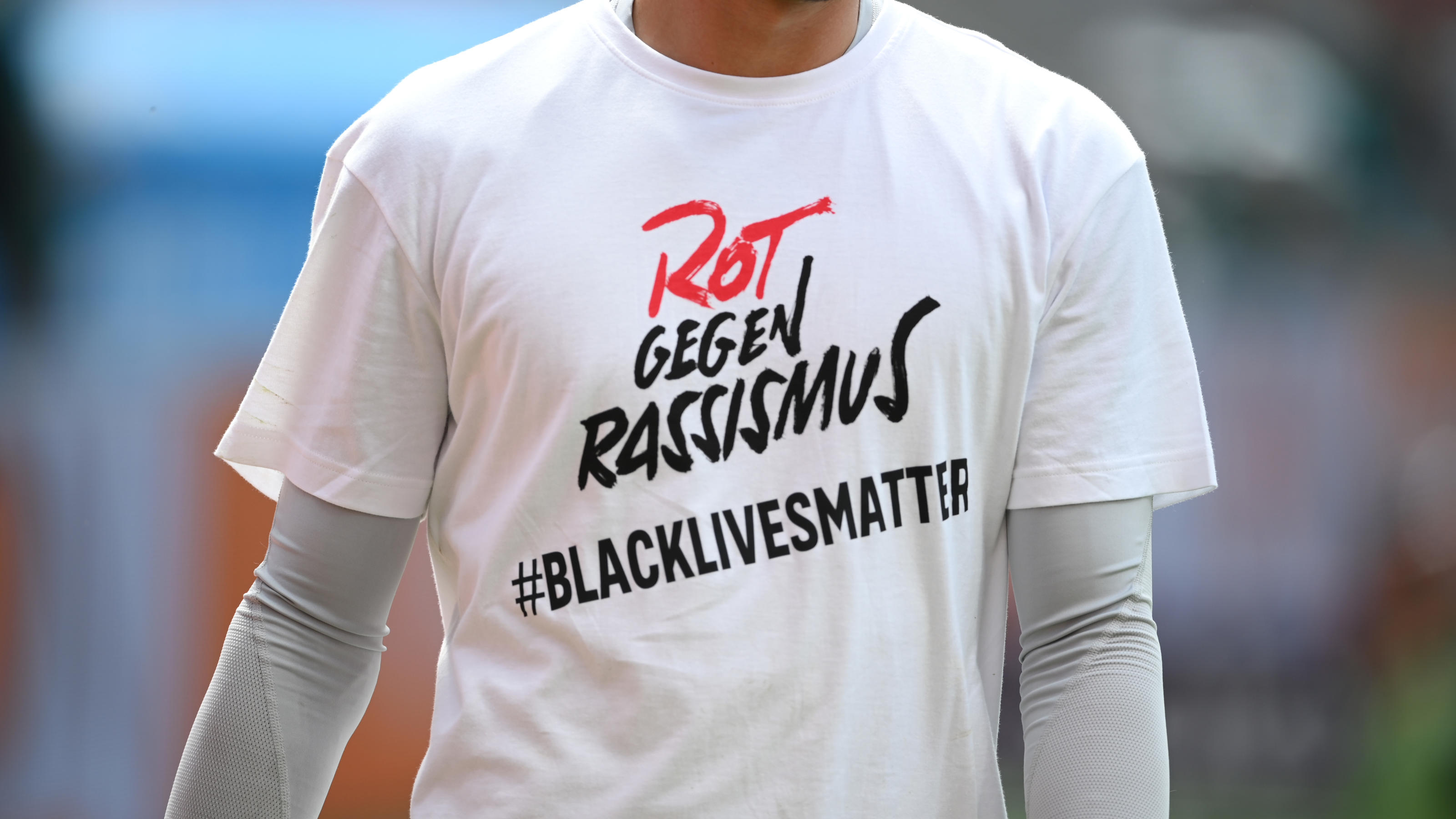 LEVERKUSEN, GERMANY - JUNE 06: Goalkeeper Manuel Neuer of Muenchen weras a shirt with a message reading 'Red against racism 'blacklivesmatter' as he warms up for the Bundesliga match between Bayer 04 Leverkusen and FC Bayern Muenchen at BayArena on J