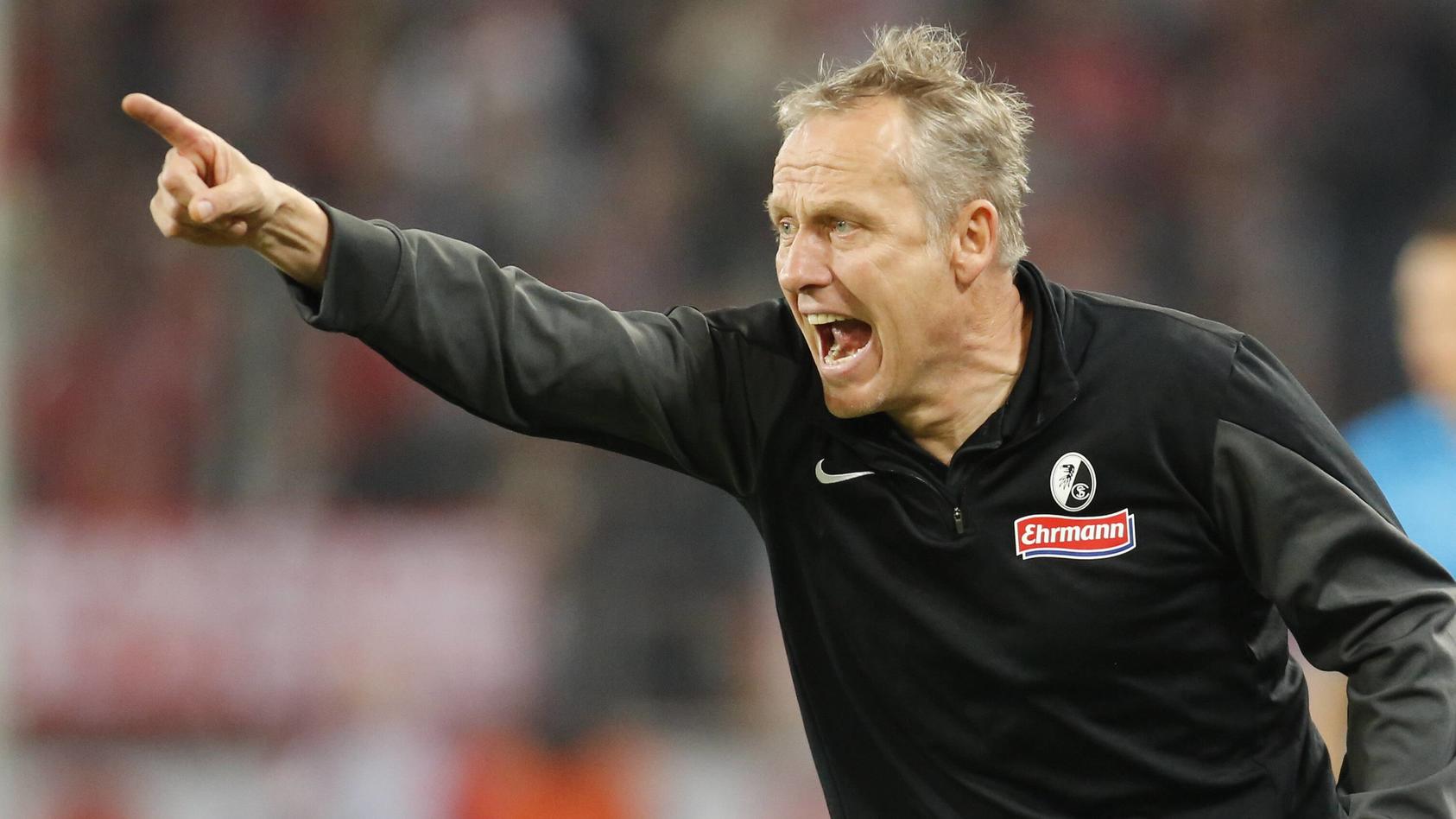 Trainer Christian Streich SC Freiburg gibt Anweisungen 1 FC Koeln vs SC Freiburg Fussball 1 Bun