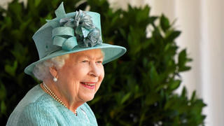  . 13/06/2020. Windsor, United Kingdom. Queen Elizabeth II attends a ceremony to mark her official birthday at Windsor Castle,United Kingdom, instead of the annual Trooping The Colour which was cancelled because of Coronavirus . PUBLICATIONxINxGERxSUIxAUTxHUNxONLY xPoolx/xi-Imagesx IIM-21270-0006