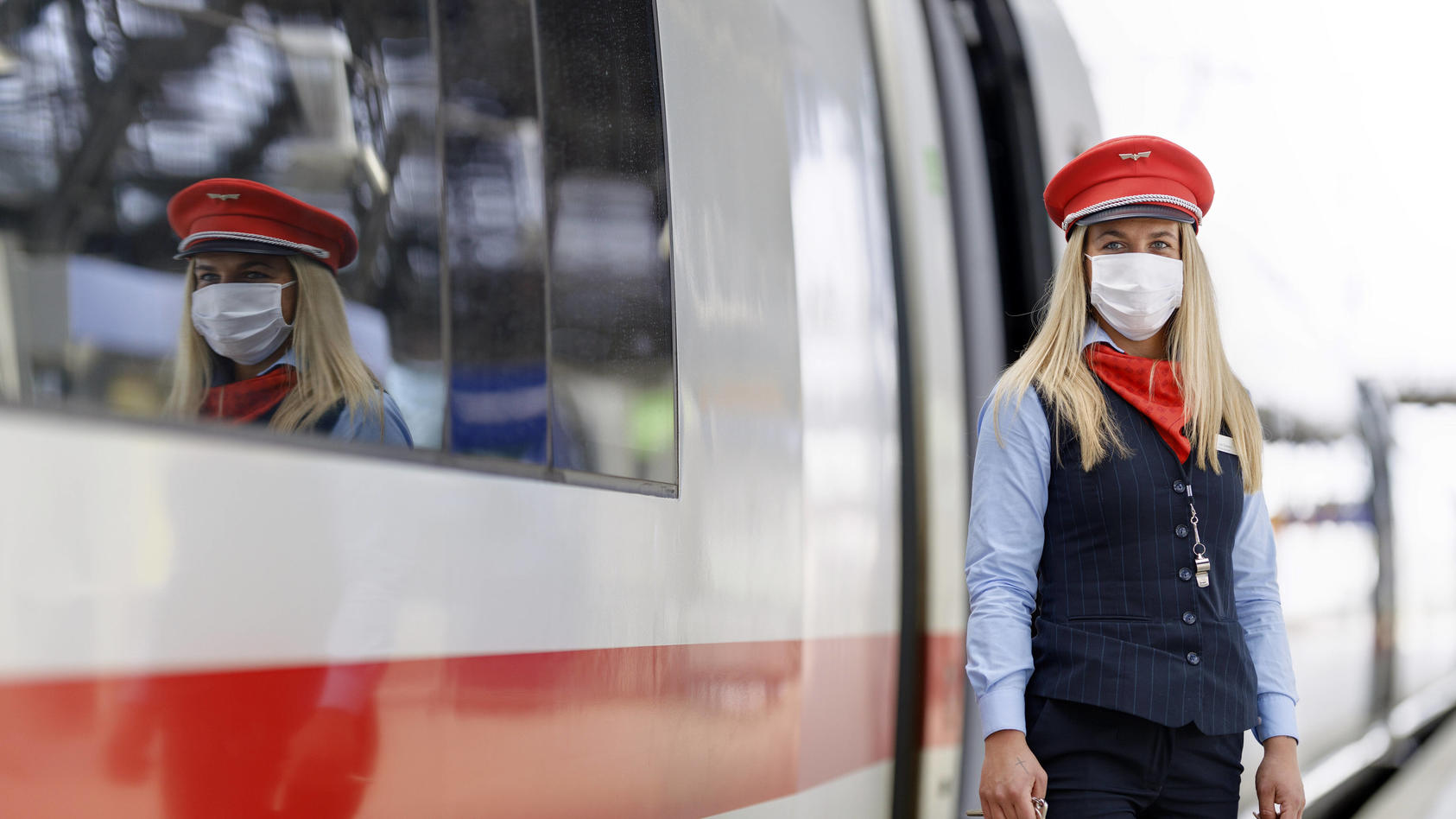 In Bussen, Bahnen und Zügen in NRW sowie auf Gleisen wie am Kölner Hauptbahnhof herrscht wegen der Coronakrise derzeit
