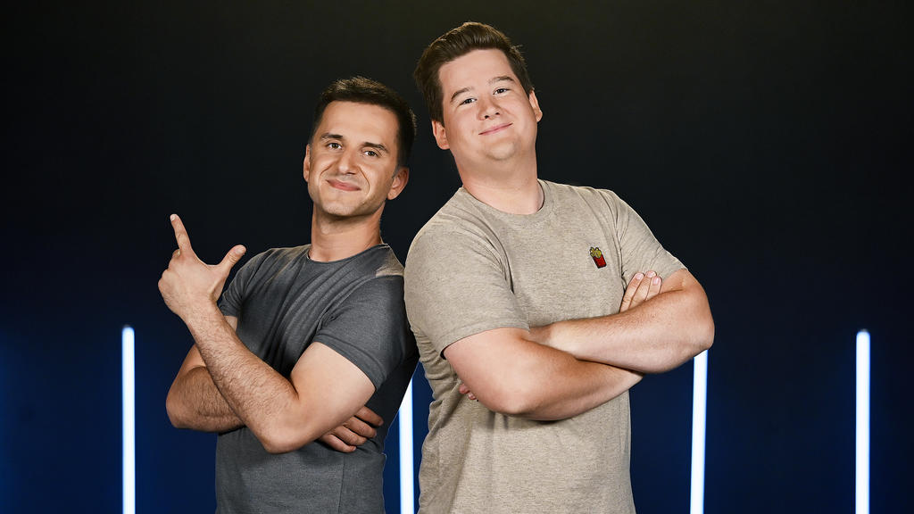 Özcan Cosar und Chris Tall wollen in ihrem neuen Video-Podcast Einblicke hinter die Comedy-Bühne geben.