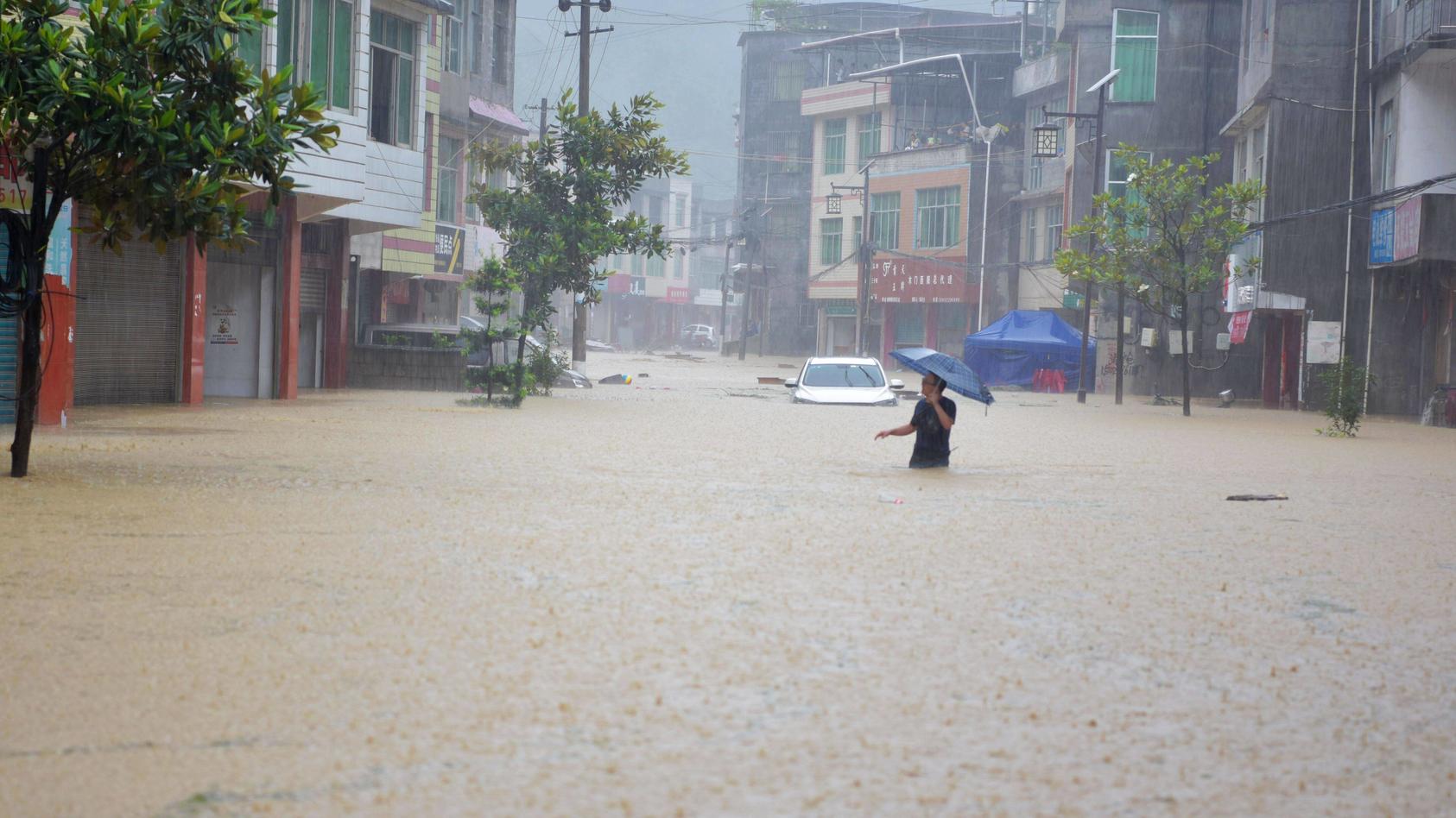  June 18, 2020, Chongqing, Chongqing, China: A heavy rain attacks YouYang Tujia and Miao Autonomous County and drown the town in Chongqing,China on 18th June, 2020. Chongqing China - ZUMAt151 20200618ziat151003 Copyright: xTpgx