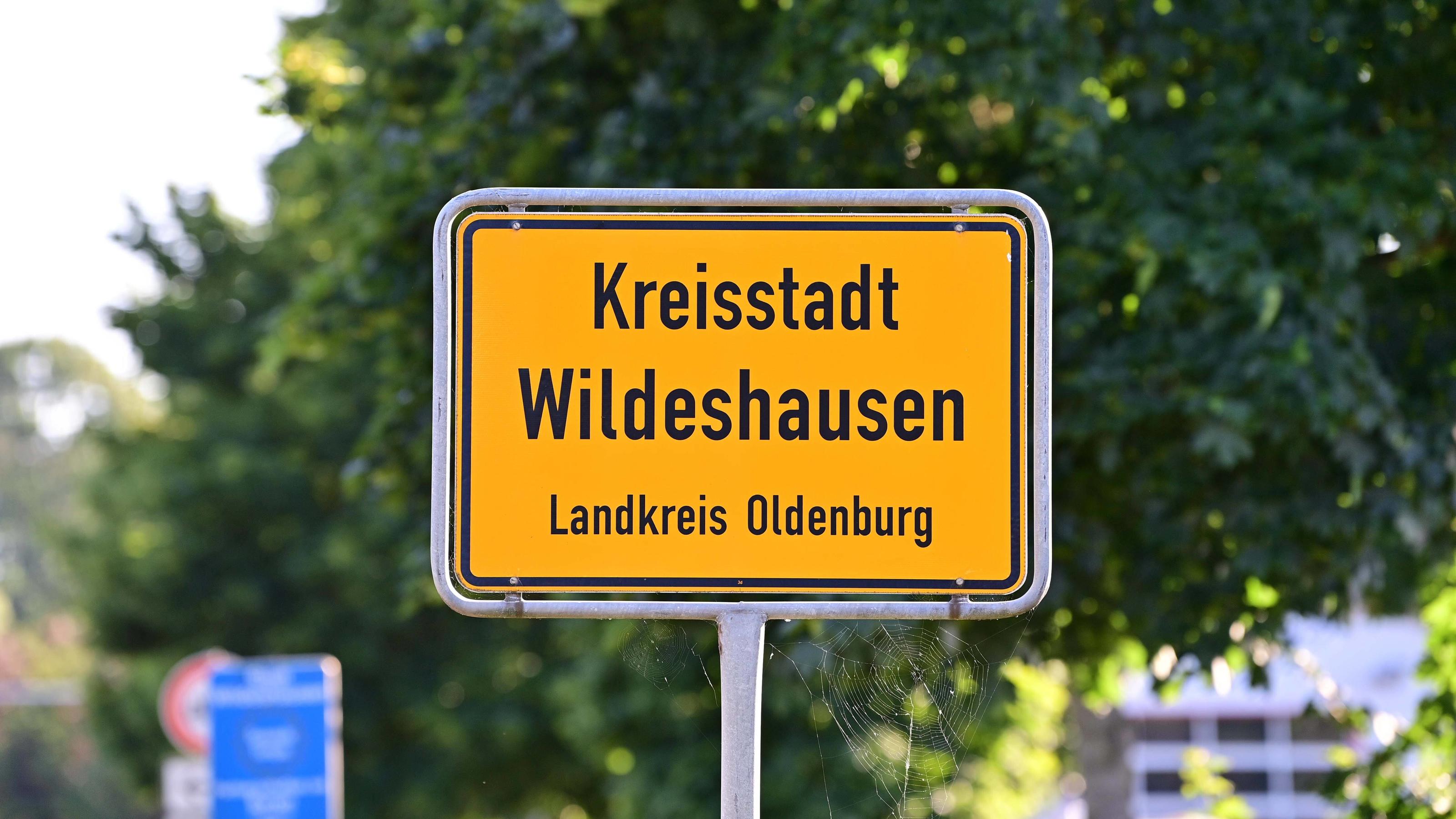  Corona-Ausbruch bei Geestland 23.06.2020, Niedersachsen, Wildeshausen: Im Geflügelschlachtbetrieb Geestland in Wildeshausen gibt es vermehrte Infektionen mit dem Corona-Virus Sars-Cov-2. Das hat nach Angaben des Landkreises Oldenburg eine am Montag 