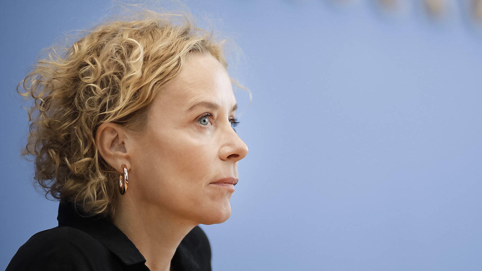 News Bilder des Tages Katja Riemann, Schauspielerin, aufgenommen im Rahmen einer Pressekonferenz - Gefluechtete aus Griechenland aufnehmen jetzt - Forderungen anlaesslich der IMK in Erfurt und der geplanten LAAO - in der Bundespressekonferenz in Berl