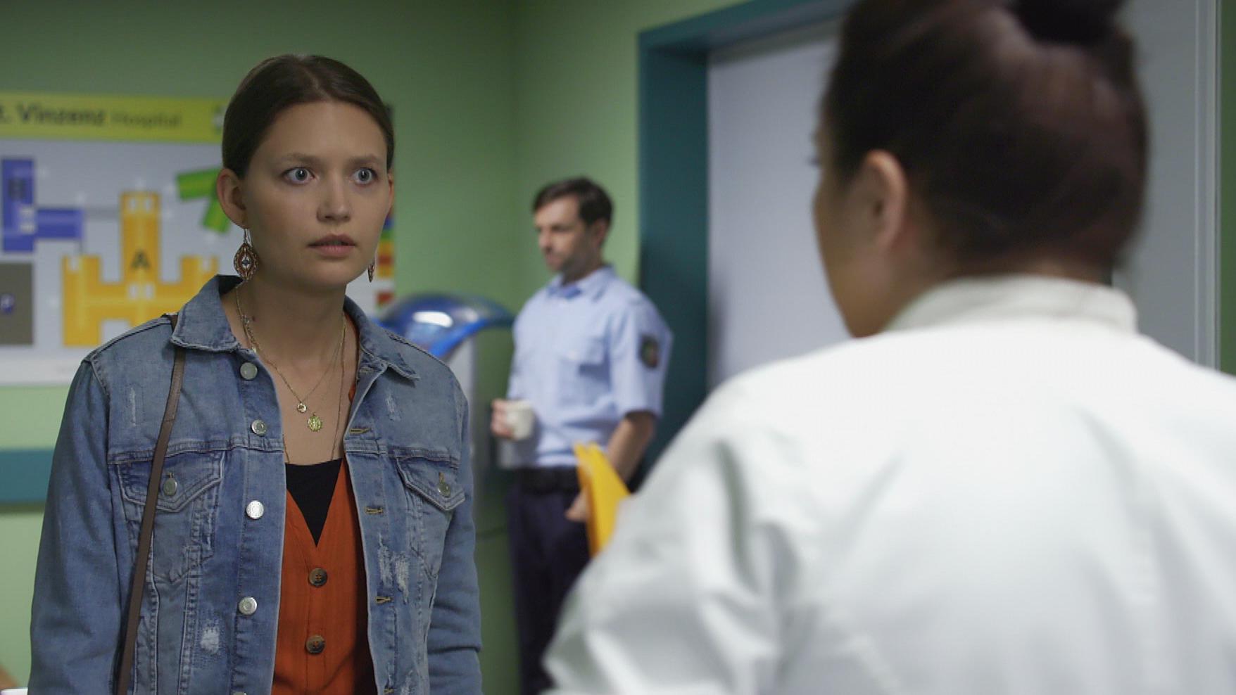 AWZ: Nathalie trifft im Krankenhaus auf Vanessa.