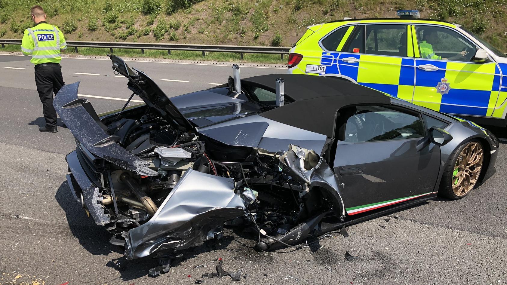 England Nagelneuer Lamborghini Huracan Spyder Nach 20 Minuten Zu Schrott Gefahren