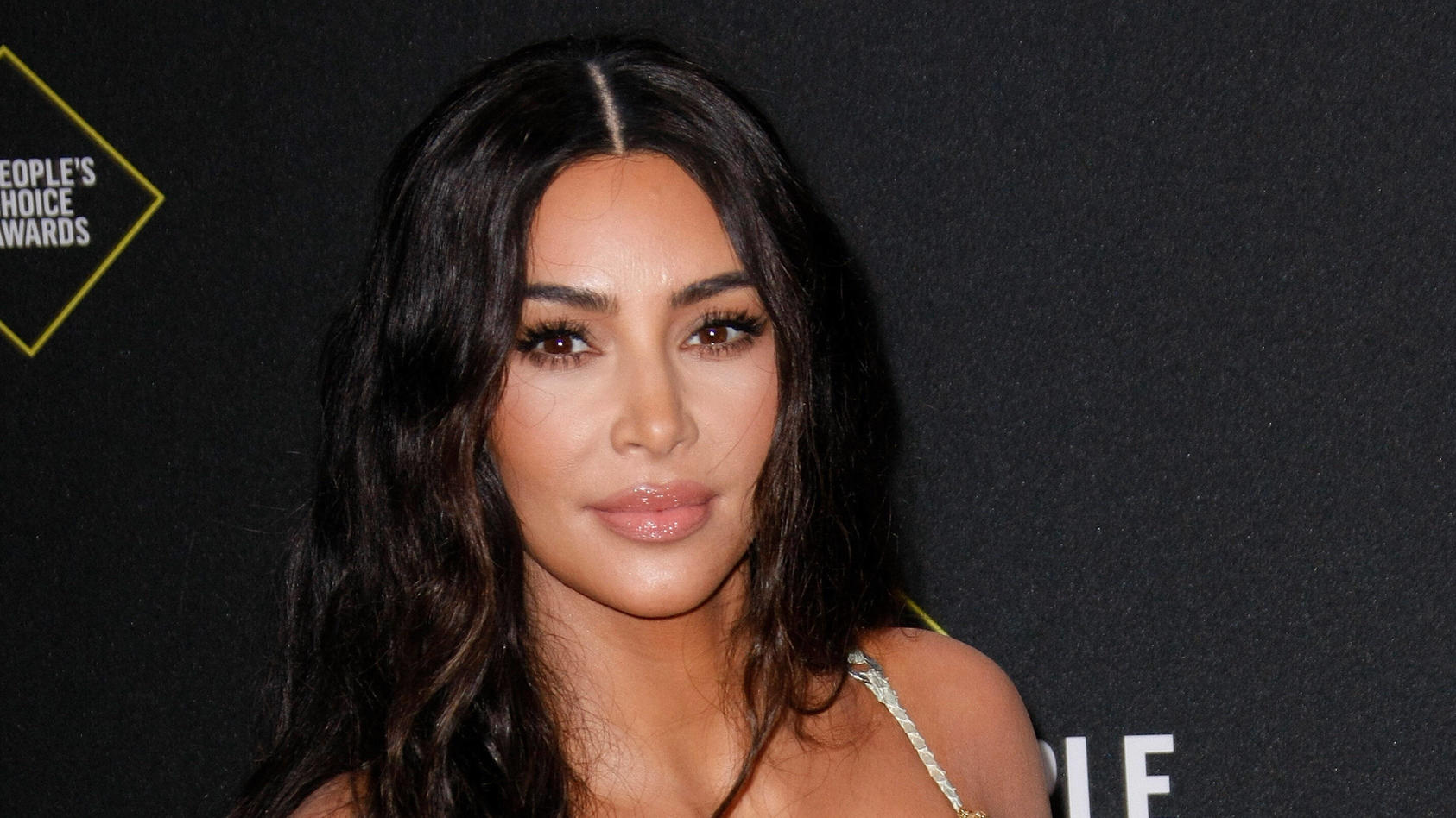 Kim Kardashian Keine Perucke Ihre Mahne Leuchtet Jetzt Feuerrot