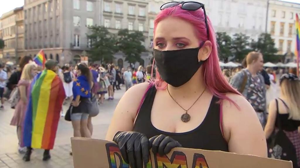 Junge Menschen gingen auf die Straße, um gegen die LGBT-freien Zonen zu demonstrieren.