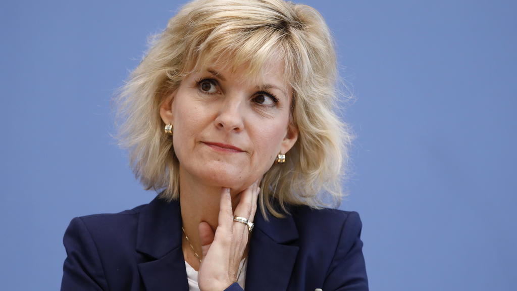 News Bilder des Tages Daniela Ludwig, Drogenbeauftragte der Bundesregierung, Deutschland, Berlin, Bundespressekonferenz, Thema: Vorstellung der BZgA-Drogenaffinitätsstudie *** Daniela Ludwig, Drug Commissioner of the Federal Government, Germany, Berl