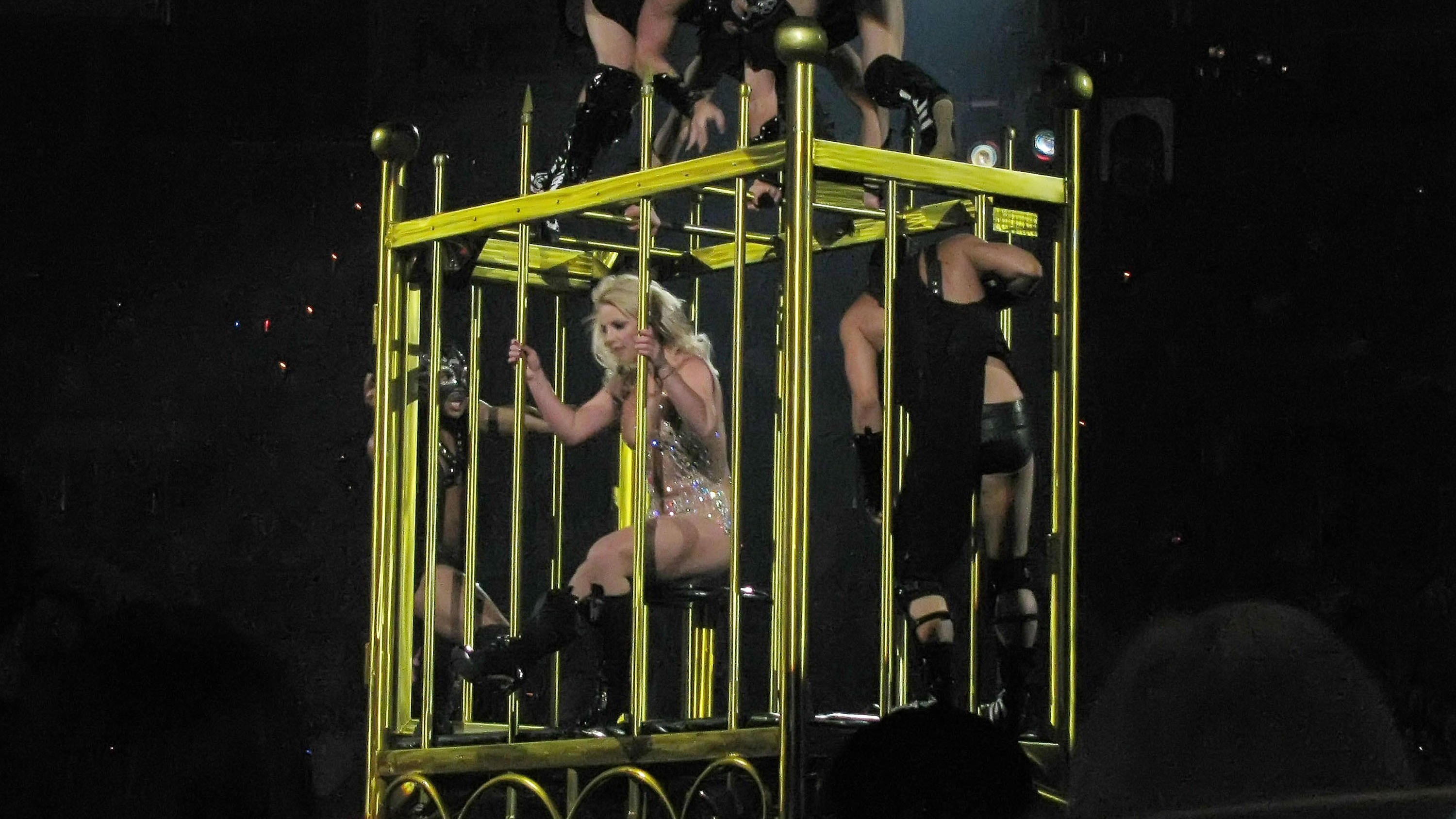 Britney Spears auf ihrer Circus-Tour 2009: Sie zeigt sich in einem Käfig.