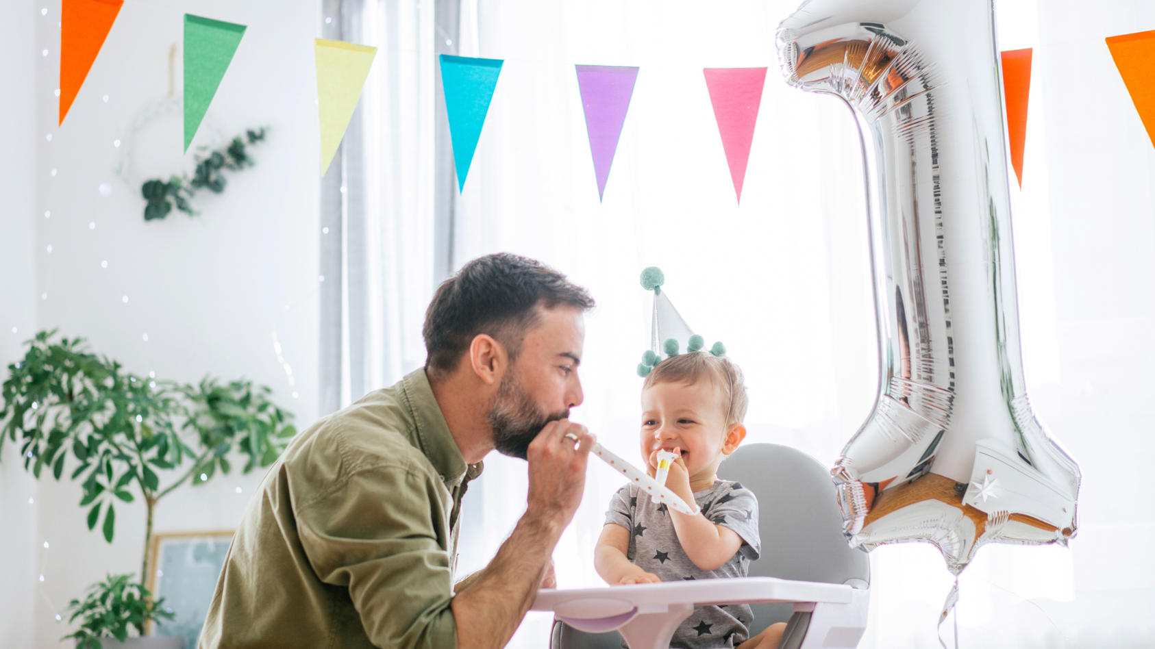Erste Geburtstagsparty mit dem Baby: Ein besonderes Fest für Eltern und Kind. So feiern Sie Babys ersten Ehrentag richtig.