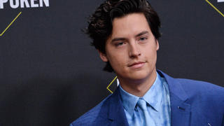  Actor Cole Sprouse arrives for the 45th annual E People s Choice Awards at the Barker Hangar in Santa Monica, California on Sunday, November 10, 2019. PUBLICATIONxINxGERxSUIxAUTxHUNxONLY LAP20191110338 JIMxRUYMEN