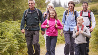  wandern,familie,generationen *** hiking,family,generations mmq-wsb,model released, Symbolfoto