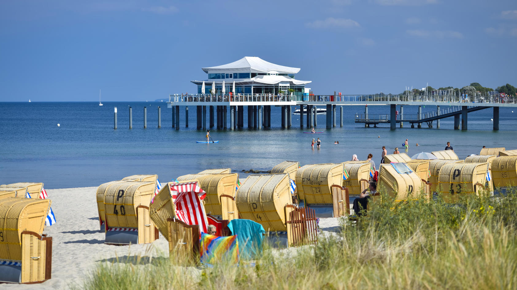 In der Lübecker Bucht wurden erste Strandabschnitte gesperrt.