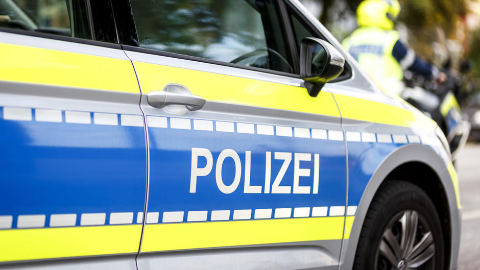 Überfall Auf Frau 79 In Köln Hahnwald Männer In Kampfanzügen Attackieren Sie Beim Gassigehen