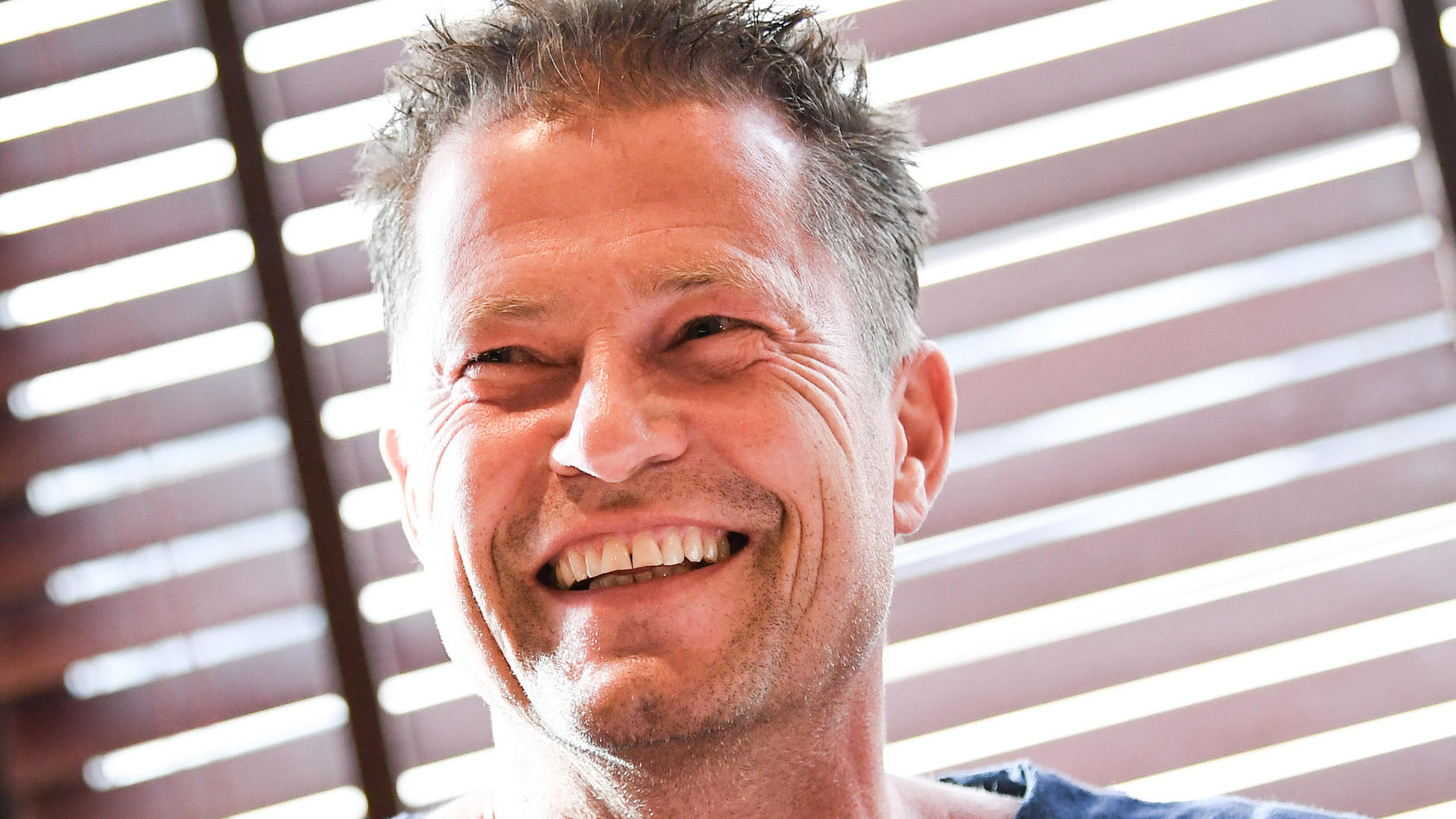 Til Schweiger Zeigt Privates Liebes Foto Mit Seiner Freundin Sandra