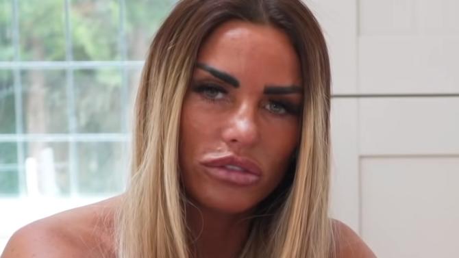 Katie Price konnte lange nur so in die Kamera gucken.