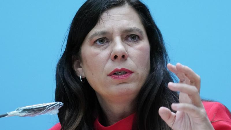 Sandra Scheeres: „Sprüche wie ‘Impfung macht frei’ seien absolut inakzeptabel.