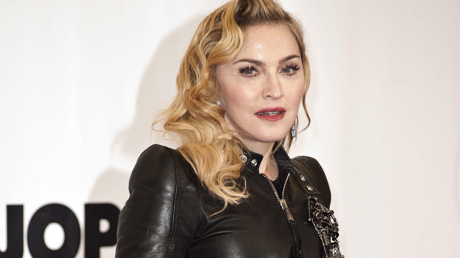 Ein Beitrag von US-Sängerin Madonna wurde auf dem sozialen Netzwerk Instagram kurzerhand gelöscht, weil es falsche Aussagen beinhaltete.