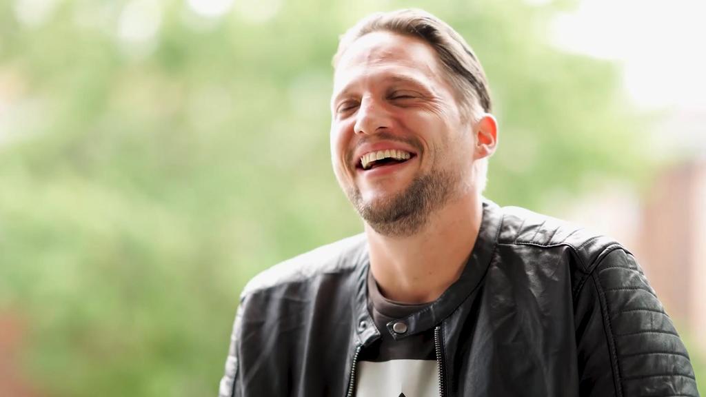 Manuel Schakanowski ist Grafikdesigner bei GZSZ.