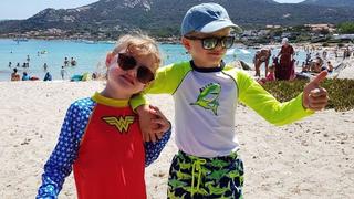 Die Mini-Royals Gabriella und Jacques genießen einen Tag am Strand.
