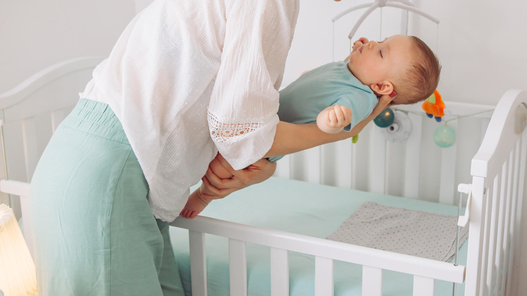 Sicheres Babybett Was Sie Bei Gitterbett Nestchen Co Beachten Sollten