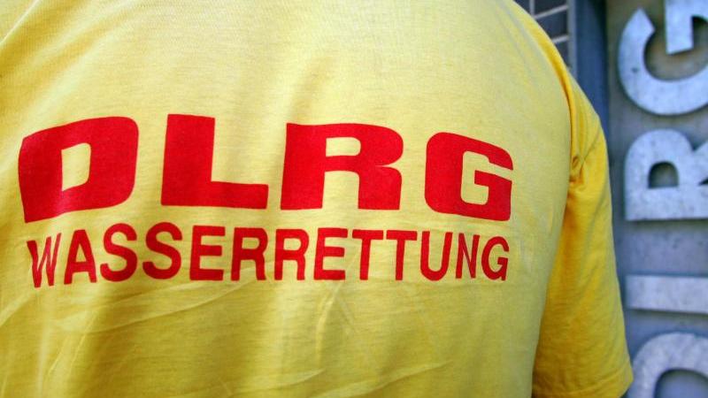 Ein Helfer der DLRG
