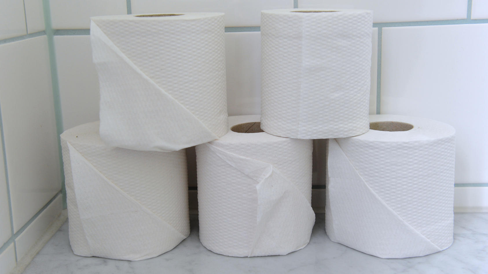 Toilettenpapier war zu Beginn der Corona-Krise ein knappes Gut