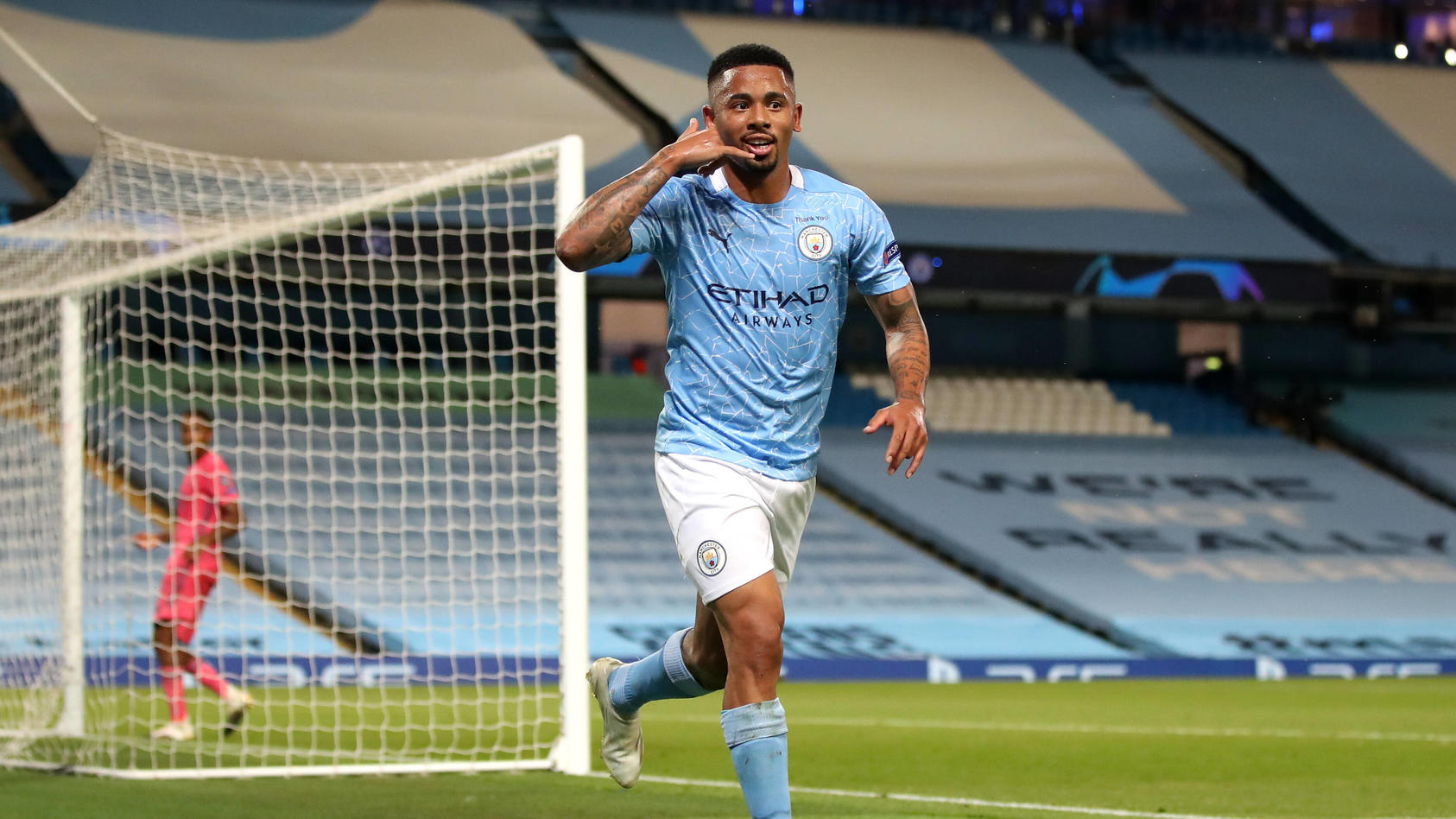 Manchester City macht dank des Treffers von Gabriel Jesus den Einzug ins Viertelfinale perfekt.