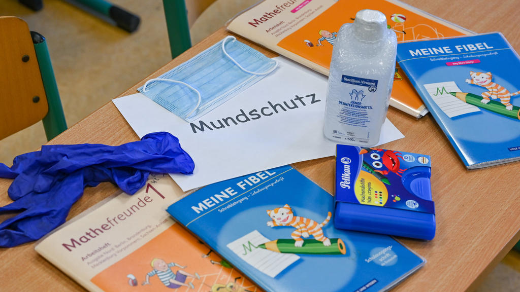 Schulstart sorgt für Ärger: Eltern und Lehrer kritisieren Vorgaben