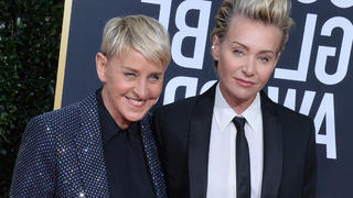 Übt Ellen DeGeneres in ihrer Ehe Kontrolle über Portia De Rossi aus? Ein Journalist aus Hollywood behauptet genau das.