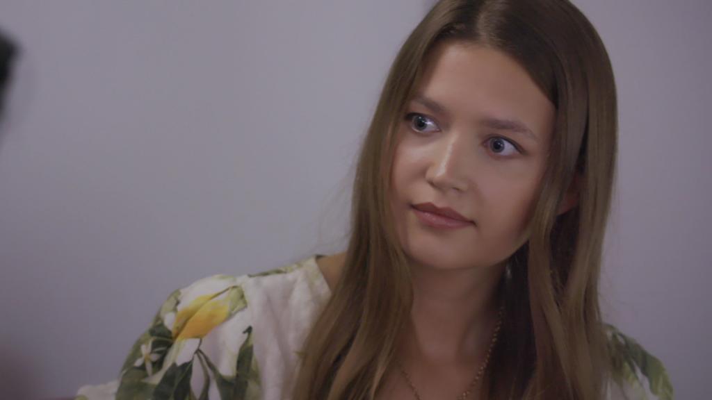 AWZ: Nathalie sieht Maximilians Wunde.