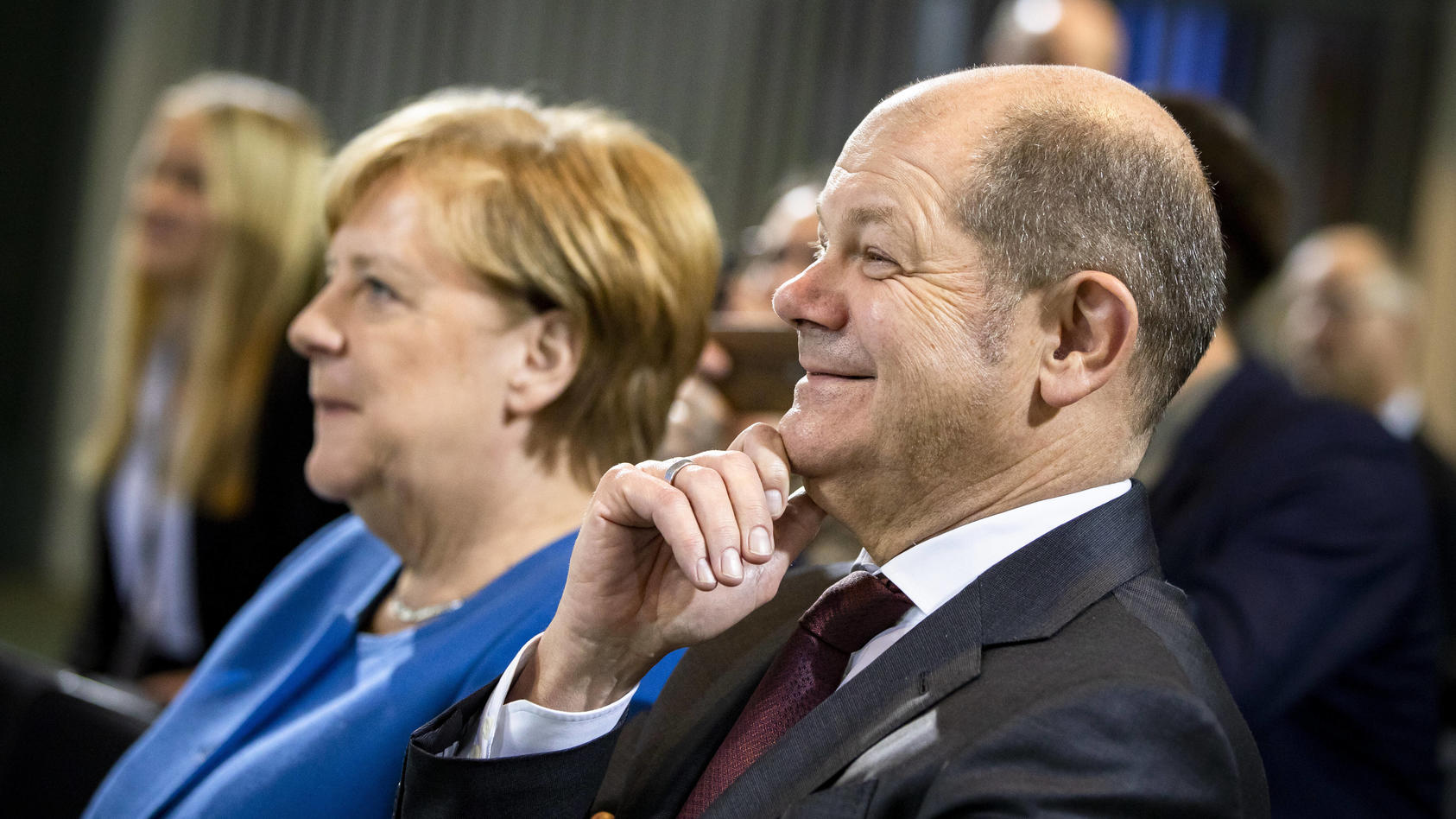 Merkel Und Die Manner Mit S Ab Jetzt Ist Es Der Wahlkampf Der Anderen