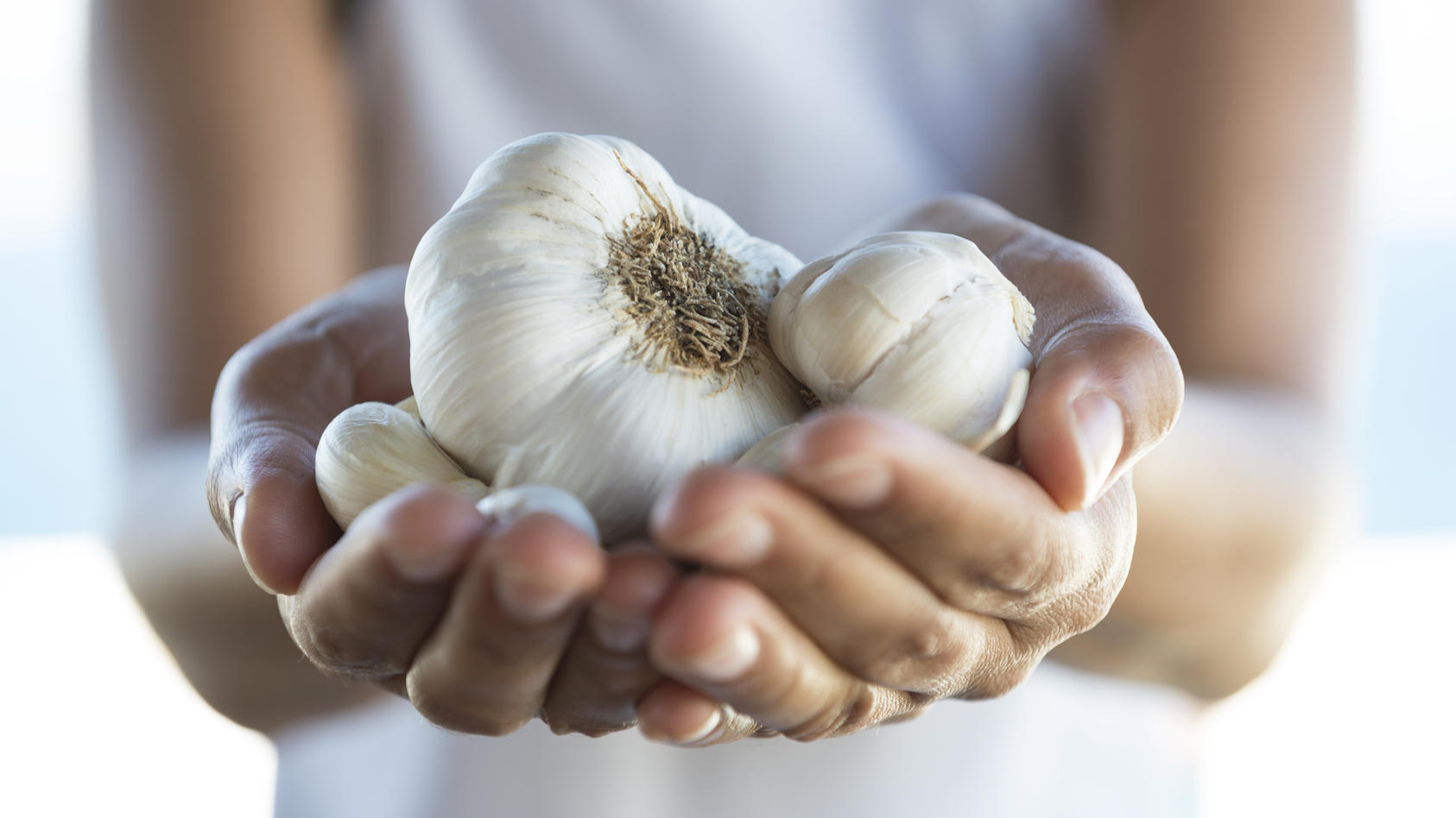 knoblauch-ist-lecker-und-gesund-sorgt-aber-leider-auch-fur-heftigen-mundgeruch