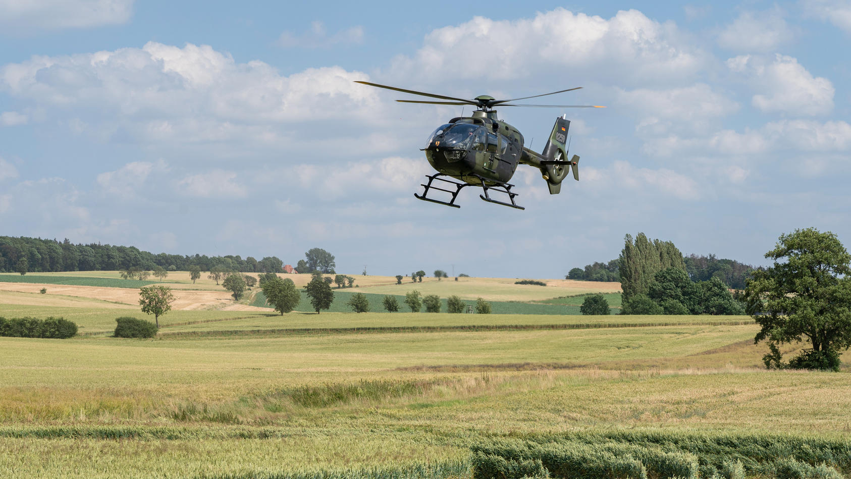 Arnsberg Bundeswehr Hubschrauber Wirft Weisses Paket Ab Geplante Ubergabe Polizei Ermittelt
