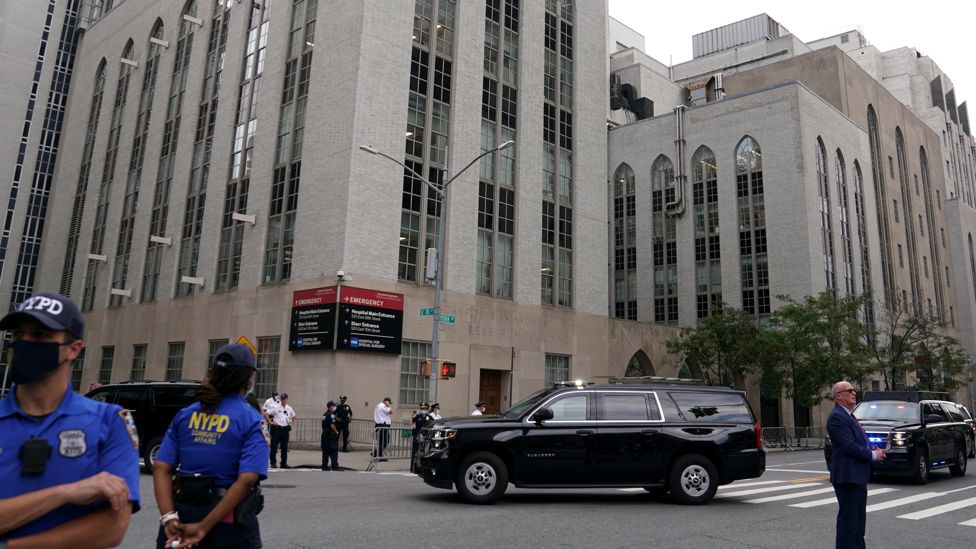The motorcade of U.S. President Donald Trump arrives at New York Presbyterian Hospital, where his brother Robert has been hospitalised in New York City, U.S., August 14, 2020. REUTERS/Carlo Allegri