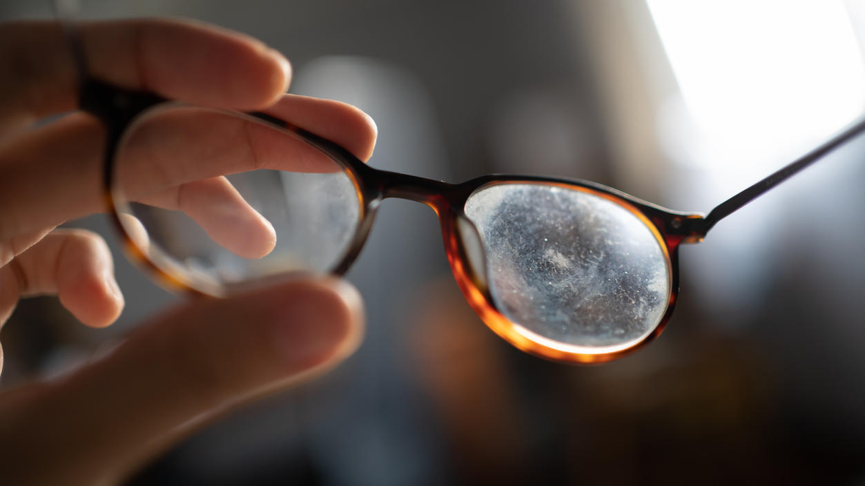 Brille putzen: Diese Alltags-Fehler machen fast alle - wie Sie die Gläser  richtig reinigen
