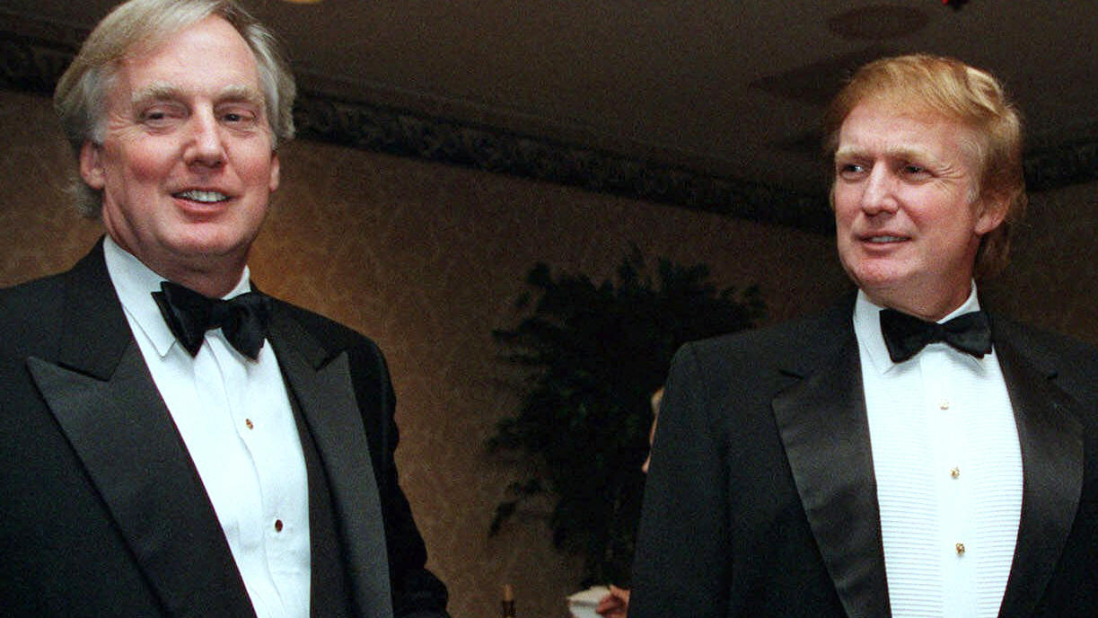 Robert Trump (l) und sein Bruder Donald Trump (r) 1999 bei einem New Yorker Event